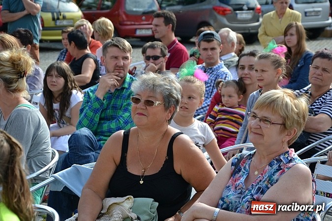 Zdjęcie w galerii na portalu naszraciborz.pl: Koncert jubileuszowy z okazji 30-lecia raciborskiego Młodzieżowego Domu Kultury w Raciborzu na zamku za nami  wiadomości z regionu