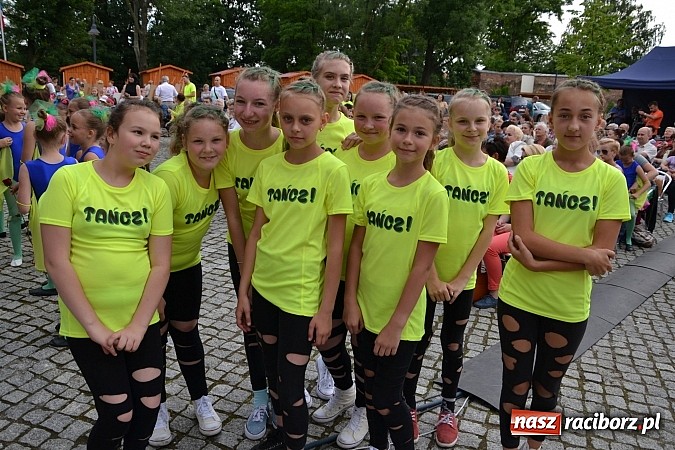 Zdjęcie w galerii na portalu naszraciborz.pl: Koncert jubileuszowy z okazji 30-lecia raciborskiego Młodzieżowego Domu Kultury w Raciborzu na zamku za nami  wiadomości z regionu