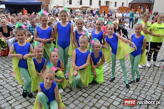 Zdjęcie w galerii na portalu naszraciborz.pl: Koncert jubileuszowy z okazji 30-lecia raciborskiego Młodzieżowego Domu Kultury w Raciborzu na zamku za nami  wiadomości z regionu