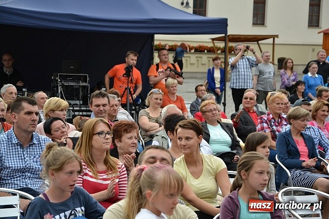 Zdjęcie w galerii na portalu naszraciborz.pl: Koncert jubileuszowy z okazji 30-lecia raciborskiego Młodzieżowego Domu Kultury w Raciborzu na zamku za nami  wiadomości z regionu