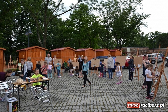 Zdjęcie w galerii na portalu naszraciborz.pl: Koncert jubileuszowy z okazji 30-lecia raciborskiego Młodzieżowego Domu Kultury w Raciborzu na zamku za nami  wiadomości z regionu