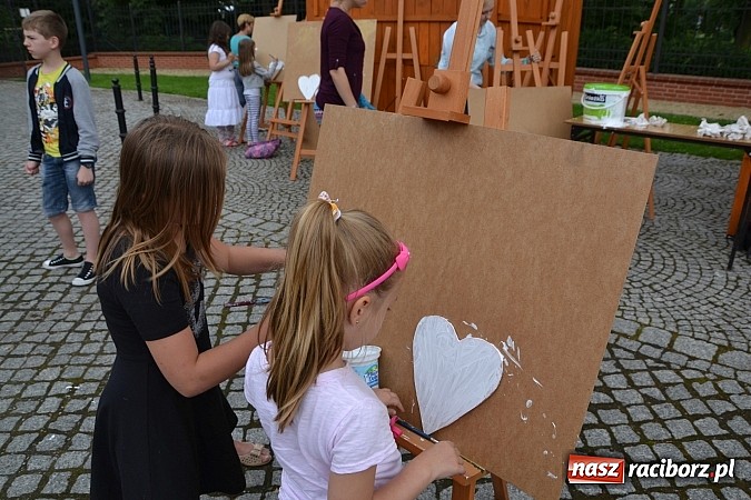 Zdjęcie w galerii na portalu naszraciborz.pl: Koncert jubileuszowy z okazji 30-lecia raciborskiego Młodzieżowego Domu Kultury w Raciborzu na zamku za nami  wiadomości z regionu