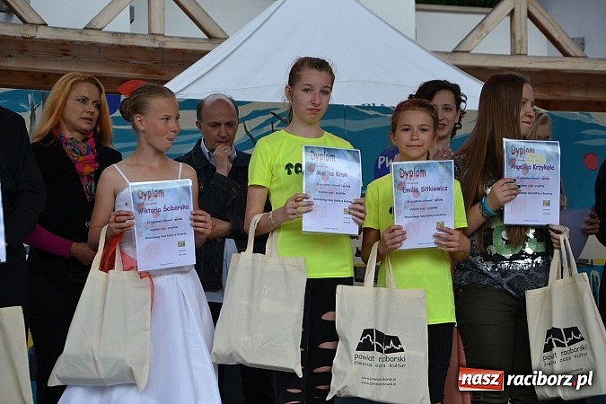 Zdjęcie w galerii na portalu naszraciborz.pl: Koncert jubileuszowy z okazji 30-lecia raciborskiego Młodzieżowego Domu Kultury w Raciborzu na zamku za nami  wiadomości z regionu