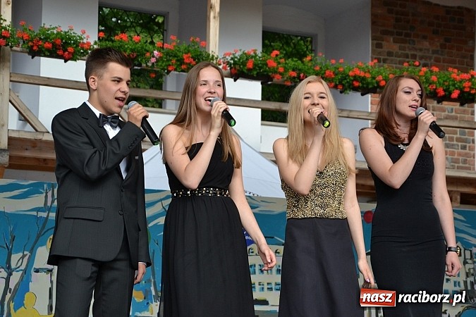 Zdjęcie w galerii na portalu naszraciborz.pl: Koncert jubileuszowy z okazji 30-lecia raciborskiego Młodzieżowego Domu Kultury w Raciborzu na zamku za nami  wiadomości z regionu