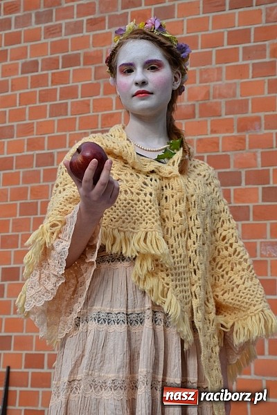 Zdjęcie w galerii na portalu naszraciborz.pl: Koncert jubileuszowy z okazji 30-lecia raciborskiego Młodzieżowego Domu Kultury w Raciborzu na zamku za nami  wiadomości z regionu