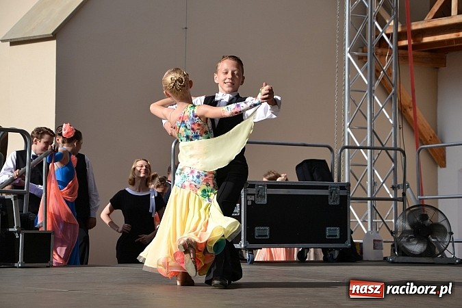 Zdjęcie w galerii na portalu naszraciborz.pl: Koncert jubileuszowy z okazji 30-lecia raciborskiego Młodzieżowego Domu Kultury w Raciborzu na zamku za nami  wiadomości z regionu