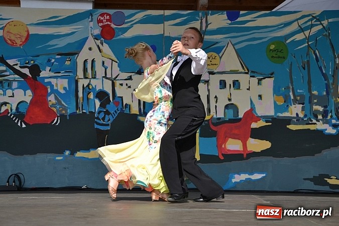 Zdjęcie w galerii na portalu naszraciborz.pl: Koncert jubileuszowy z okazji 30-lecia raciborskiego Młodzieżowego Domu Kultury w Raciborzu na zamku za nami  wiadomości z regionu