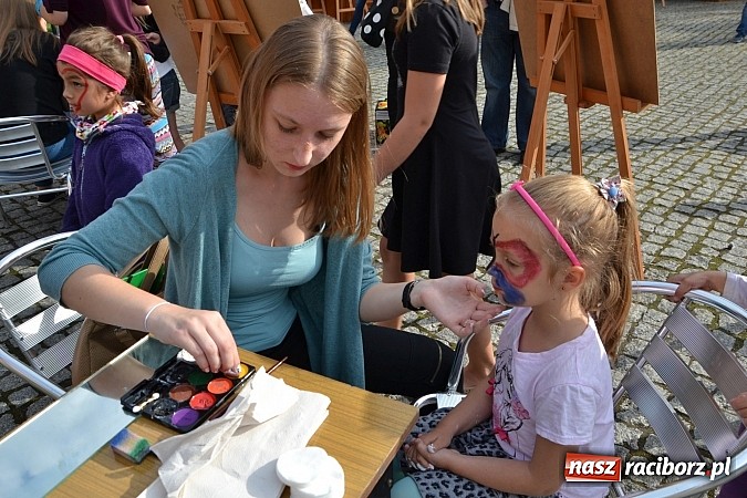Zdjęcie w galerii na portalu naszraciborz.pl: Koncert jubileuszowy z okazji 30-lecia raciborskiego Młodzieżowego Domu Kultury w Raciborzu na zamku za nami  wiadomości z regionu