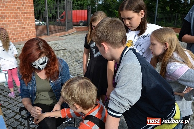 Zdjęcie w galerii na portalu naszraciborz.pl: Koncert jubileuszowy z okazji 30-lecia raciborskiego Młodzieżowego Domu Kultury w Raciborzu na zamku za nami  wiadomości z regionu