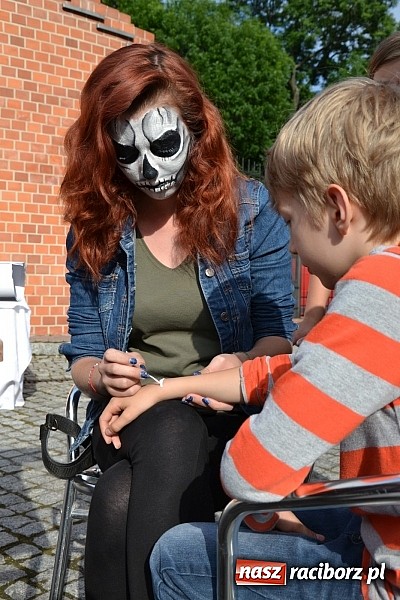 Zdjęcie w galerii na portalu naszraciborz.pl: Koncert jubileuszowy z okazji 30-lecia raciborskiego Młodzieżowego Domu Kultury w Raciborzu na zamku za nami  wiadomości z regionu