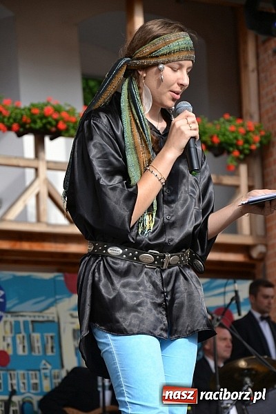 Zdjęcie w galerii na portalu naszraciborz.pl: Koncert jubileuszowy z okazji 30-lecia raciborskiego Młodzieżowego Domu Kultury w Raciborzu na zamku za nami  wiadomości z regionu