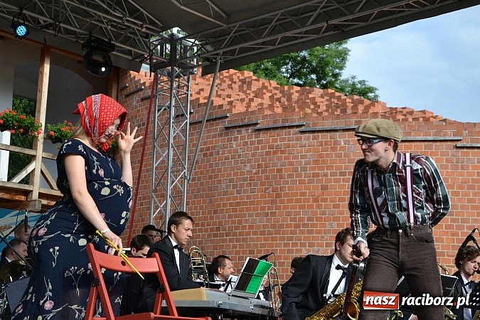 Zdjęcie w galerii na portalu naszraciborz.pl: Koncert jubileuszowy z okazji 30-lecia raciborskiego Młodzieżowego Domu Kultury w Raciborzu na zamku za nami  wiadomości z regionu