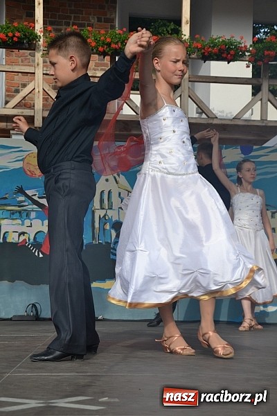 Zdjęcie w galerii na portalu naszraciborz.pl: Koncert jubileuszowy z okazji 30-lecia raciborskiego Młodzieżowego Domu Kultury w Raciborzu na zamku za nami  wiadomości z regionu