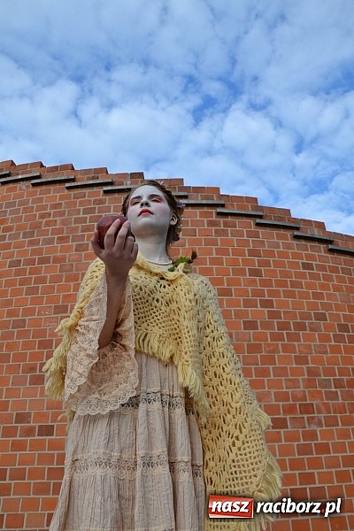 Zdjęcie w galerii na portalu naszraciborz.pl: Koncert jubileuszowy z okazji 30-lecia raciborskiego Młodzieżowego Domu Kultury w Raciborzu na zamku za nami  wiadomości z regionu