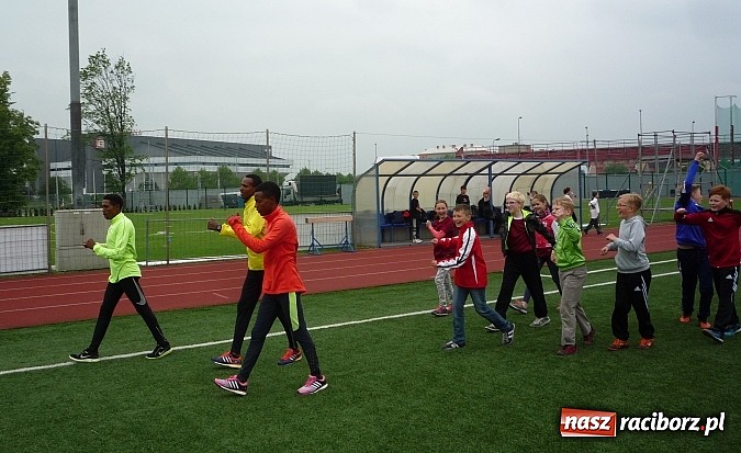 Zdjęcie w galerii na portalu naszraciborz.pl: Uczniowie z Tworkowa na mityngu w Ostrawie wiadomości z regionu