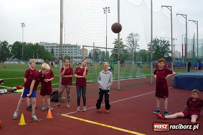 Zdjęcie w galerii na portalu naszraciborz.pl: Uczniowie z Tworkowa na mityngu w Ostrawie wiadomości z regionu