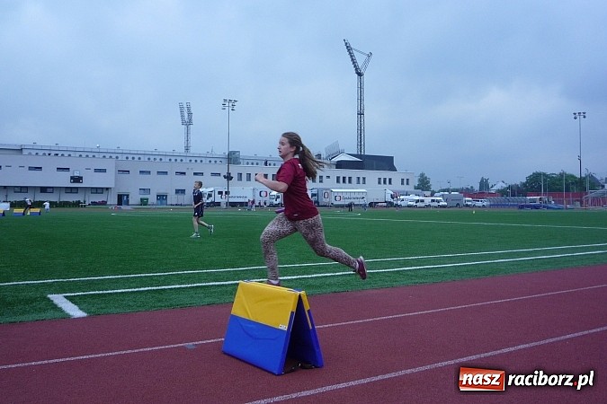 Zdjęcie w galerii na portalu naszraciborz.pl: Uczniowie z Tworkowa na mityngu w Ostrawie wiadomości z regionu