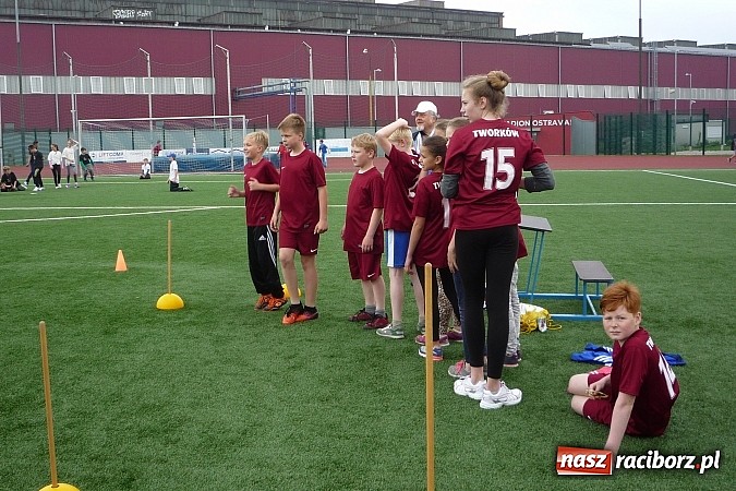 Zdjęcie w galerii na portalu naszraciborz.pl: Uczniowie z Tworkowa na mityngu w Ostrawie wiadomości z regionu