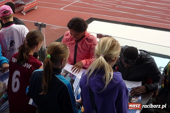 Zdjęcie w galerii na portalu naszraciborz.pl: Uczniowie z Tworkowa na mityngu w Ostrawie wiadomości z regionu