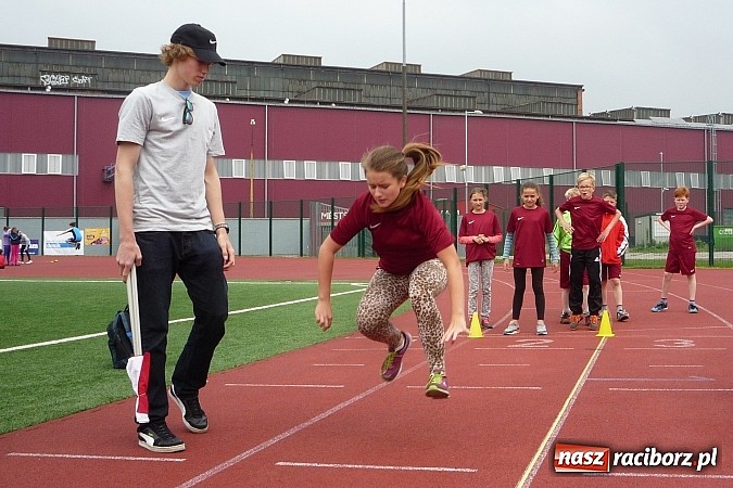 Zdjęcie w galerii na portalu naszraciborz.pl: Uczniowie z Tworkowa na mityngu w Ostrawie wiadomości z regionu