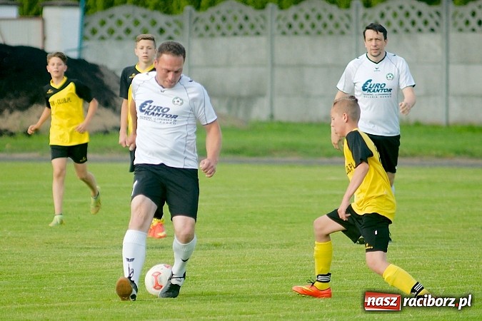 Zdjęcie w galerii na portalu naszraciborz.pl: Podsumowanie sezonu w Tworkowie. Orliki i trampkarze lepsi od rodziców wiadomości z regionu