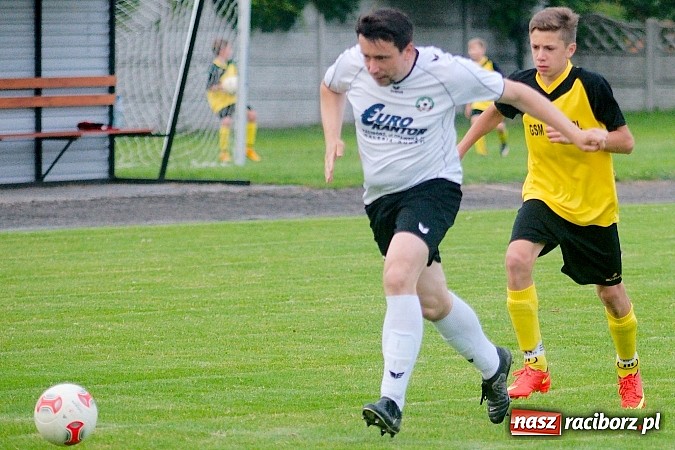 Zdjęcie w galerii na portalu naszraciborz.pl: Podsumowanie sezonu w Tworkowie. Orliki i trampkarze lepsi od rodziców wiadomości z regionu