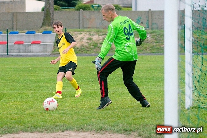 Zdjęcie w galerii na portalu naszraciborz.pl: Podsumowanie sezonu w Tworkowie. Orliki i trampkarze lepsi od rodziców wiadomości z regionu