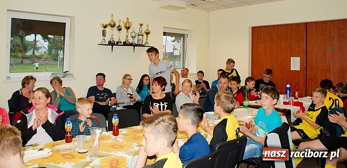 Zdjęcie w galerii na portalu naszraciborz.pl: Podsumowanie sezonu w Tworkowie. Orliki i trampkarze lepsi od rodziców wiadomości z regionu