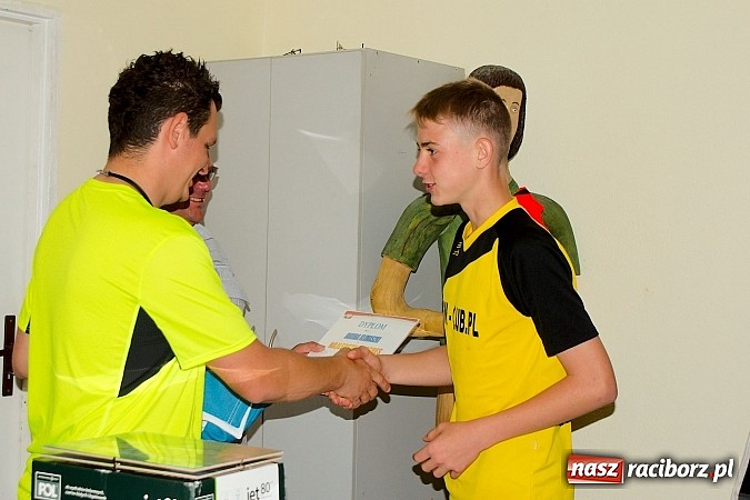 Zdjęcie w galerii na portalu naszraciborz.pl: Podsumowanie sezonu w Tworkowie. Orliki i trampkarze lepsi od rodziców wiadomości z regionu