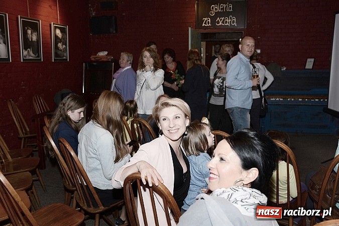 Zdjęcie w galerii na portalu naszraciborz.pl: Dla ojców na Dzień Ojca - wernisaż wystawy Tato To na Końcu Świata wiadomości z regionu