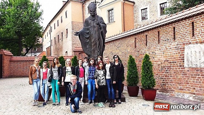 Zdjęcie w galerii na portalu naszraciborz.pl: Czarny Teatr na spektaklu w Krakowie  wiadomości z regionu