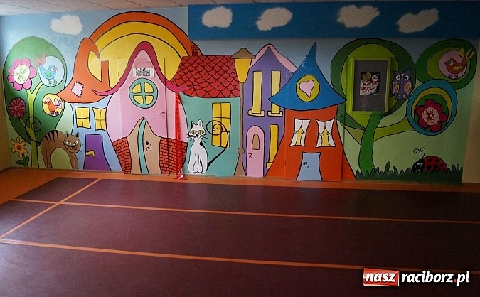 Zdjęcie w galerii na portalu naszraciborz.pl: Mural z myślą o 6-latkach powstał w szkole w Nędzy  wiadomości z regionu