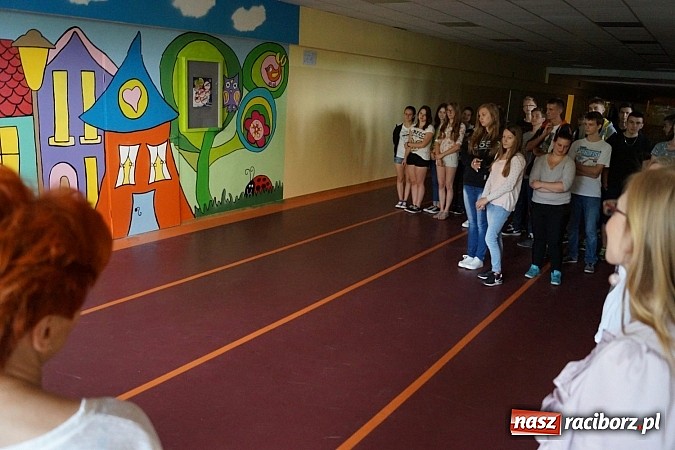 Zdjęcie w galerii na portalu naszraciborz.pl: Mural z myślą o 6-latkach powstał w szkole w Nędzy  wiadomości z regionu