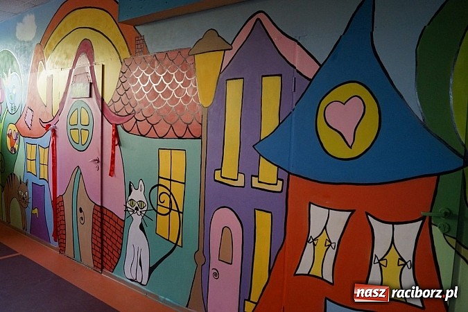 Zdjęcie w galerii na portalu naszraciborz.pl: Mural z myślą o 6-latkach powstał w szkole w Nędzy  wiadomości z regionu