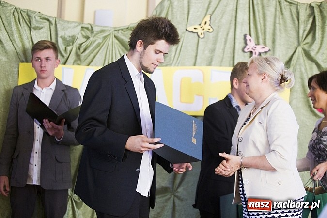 Zdjęcie w galerii na portalu naszraciborz.pl: Zakończenie roku szkolnego w Ekonomiku wiadomości z regionu