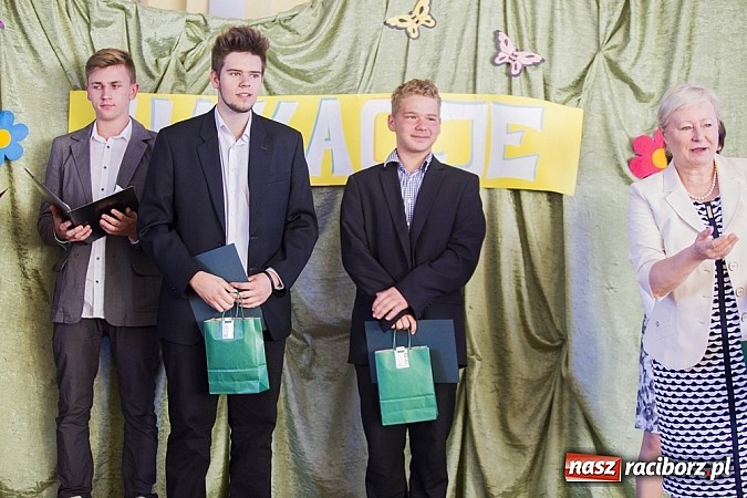 Zdjęcie w galerii na portalu naszraciborz.pl: Zakończenie roku szkolnego w Ekonomiku wiadomości z regionu