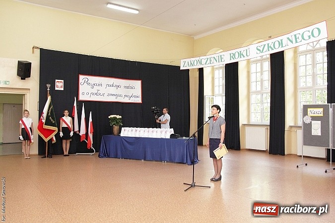 Zdjęcie w galerii na portalu naszraciborz.pl: Uroczyste zakończenie roku szkolnego w SP 4 - nagrodzono finalistów i laureatów Przedmiotowych Konkursów Wojewódzkich wiadomości z regionu