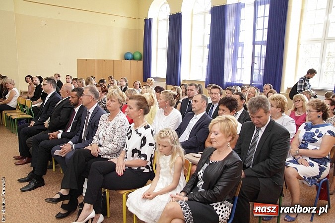 Zdjęcie w galerii na portalu naszraciborz.pl: Uroczyste zakończenie roku szkolnego w SP 4 - nagrodzono finalistów i laureatów Przedmiotowych Konkursów Wojewódzkich wiadomości z regionu