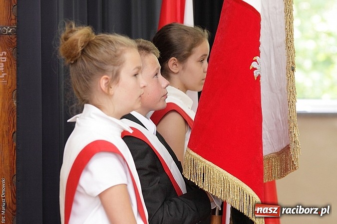 Zdjęcie w galerii na portalu naszraciborz.pl: Uroczyste zakończenie roku szkolnego w SP 4 - nagrodzono finalistów i laureatów Przedmiotowych Konkursów Wojewódzkich wiadomości z regionu