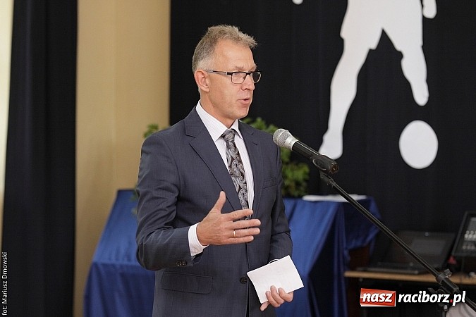 Zdjęcie w galerii na portalu naszraciborz.pl: Uroczyste zakończenie roku szkolnego w SP 4 - nagrodzono finalistów i laureatów Przedmiotowych Konkursów Wojewódzkich wiadomości z regionu