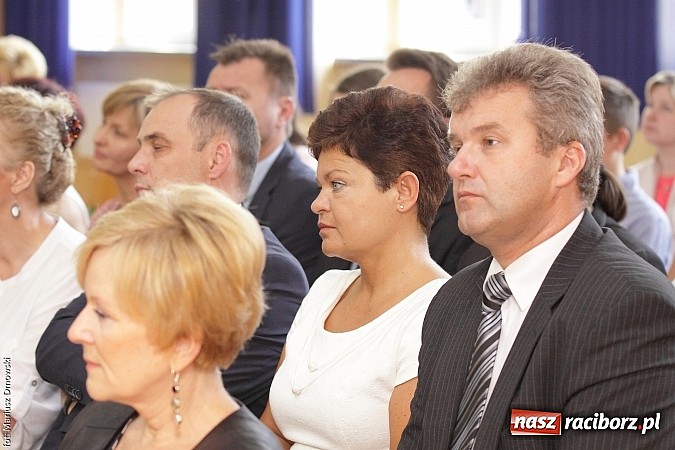 Zdjęcie w galerii na portalu naszraciborz.pl: Uroczyste zakończenie roku szkolnego w SP 4 - nagrodzono finalistów i laureatów Przedmiotowych Konkursów Wojewódzkich wiadomości z regionu