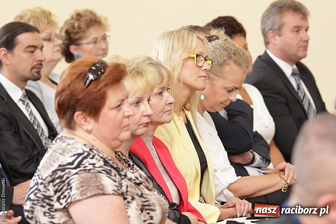 Zdjęcie w galerii na portalu naszraciborz.pl: Uroczyste zakończenie roku szkolnego w SP 4 - nagrodzono finalistów i laureatów Przedmiotowych Konkursów Wojewódzkich wiadomości z regionu