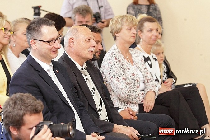 Zdjęcie w galerii na portalu naszraciborz.pl: Uroczyste zakończenie roku szkolnego w SP 4 - nagrodzono finalistów i laureatów Przedmiotowych Konkursów Wojewódzkich wiadomości z regionu