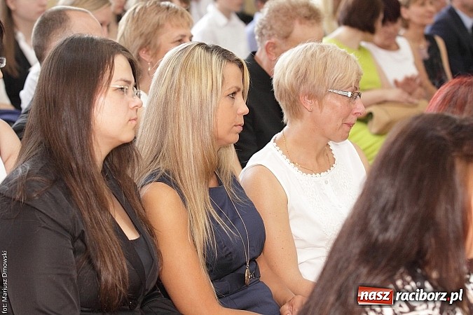 Zdjęcie w galerii na portalu naszraciborz.pl: Uroczyste zakończenie roku szkolnego w SP 4 - nagrodzono finalistów i laureatów Przedmiotowych Konkursów Wojewódzkich wiadomości z regionu