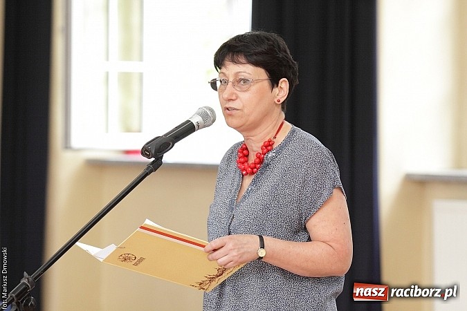 Zdjęcie w galerii na portalu naszraciborz.pl: Uroczyste zakończenie roku szkolnego w SP 4 - nagrodzono finalistów i laureatów Przedmiotowych Konkursów Wojewódzkich wiadomości z regionu