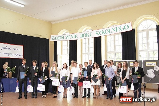 Zdjęcie w galerii na portalu naszraciborz.pl: Uroczyste zakończenie roku szkolnego w SP 4 - nagrodzono finalistów i laureatów Przedmiotowych Konkursów Wojewódzkich wiadomości z regionu