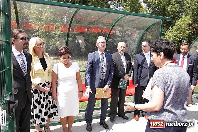 Zdjęcie w galerii na portalu naszraciborz.pl: Uroczyste zakończenie roku szkolnego w SP 4 - nagrodzono finalistów i laureatów Przedmiotowych Konkursów Wojewódzkich wiadomości z regionu