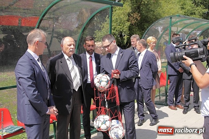 Zdjęcie w galerii na portalu naszraciborz.pl: Uroczyste zakończenie roku szkolnego w SP 4 - nagrodzono finalistów i laureatów Przedmiotowych Konkursów Wojewódzkich wiadomości z regionu