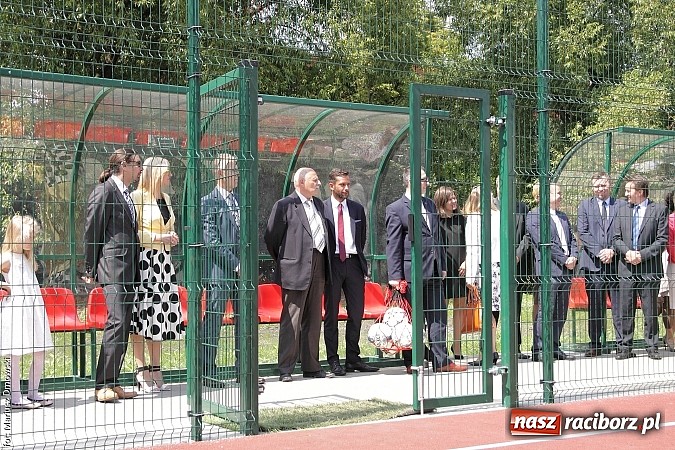 Zdjęcie w galerii na portalu naszraciborz.pl: Uroczyste zakończenie roku szkolnego w SP 4 - nagrodzono finalistów i laureatów Przedmiotowych Konkursów Wojewódzkich wiadomości z regionu