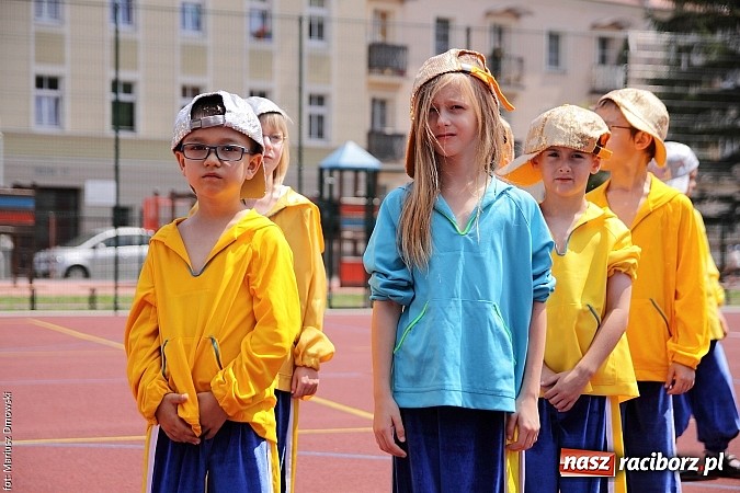 Zdjęcie w galerii na portalu naszraciborz.pl: Uroczyste zakończenie roku szkolnego w SP 4 - nagrodzono finalistów i laureatów Przedmiotowych Konkursów Wojewódzkich wiadomości z regionu